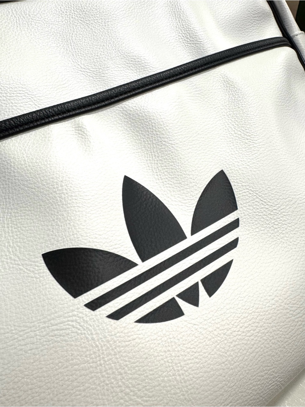 Adidas Originals Airliner White Crossbody Messenger Bag with Black Trefoil Logo - Picture 2 of 8